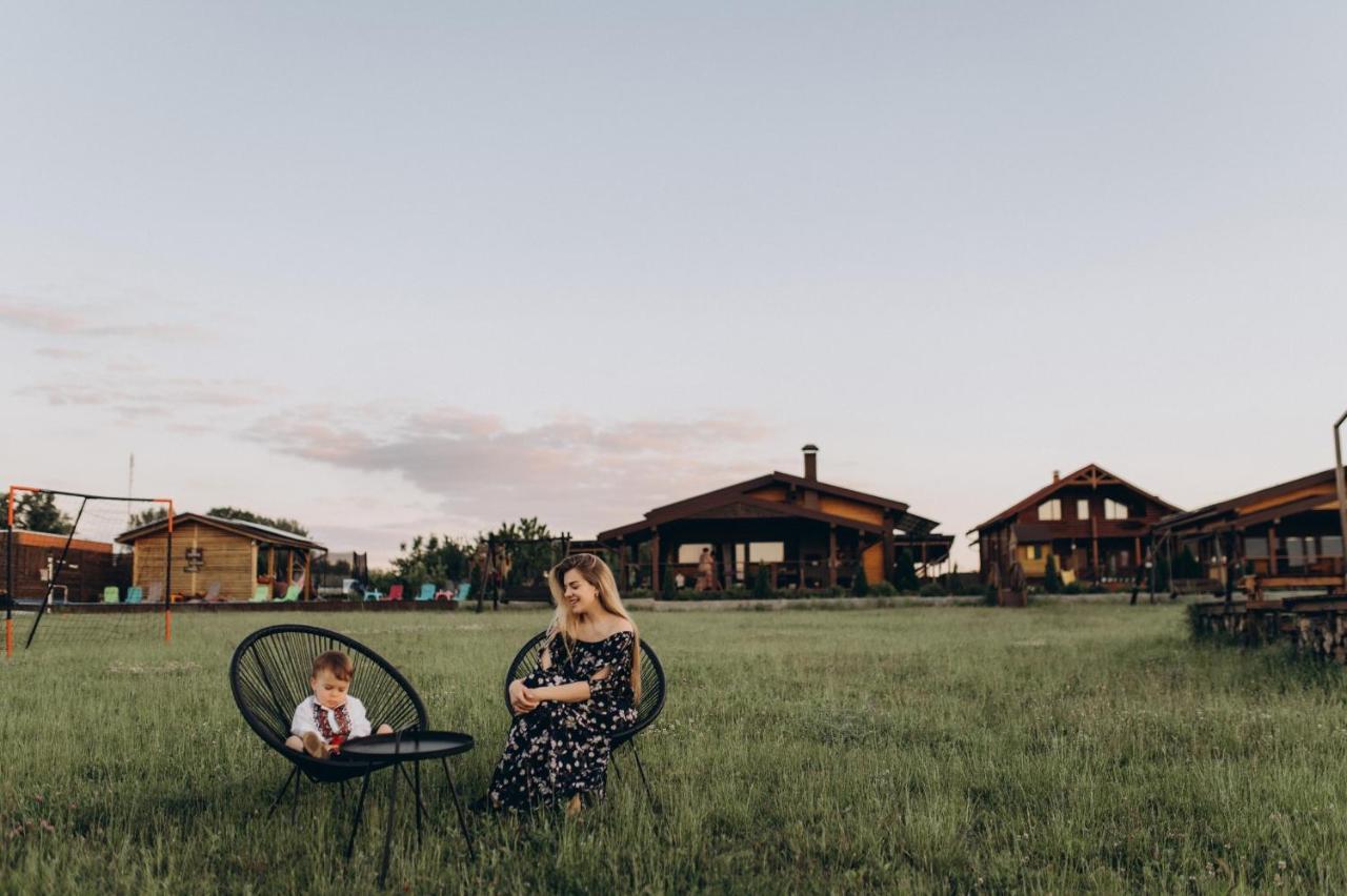 Хомене Villa Rzhyshchiv Eksteriør bilde