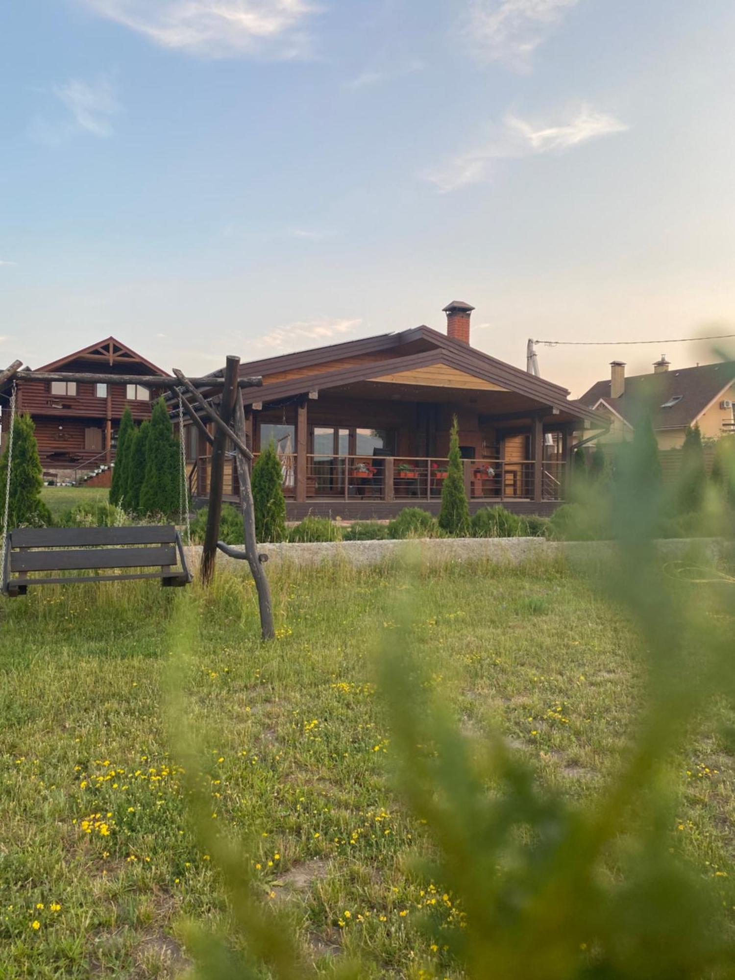 Хомене Villa Rzhyshchiv Eksteriør bilde